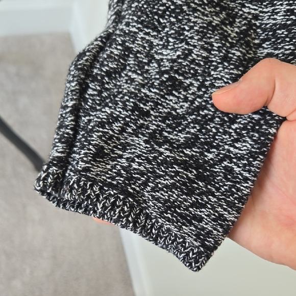 Old Navy Black and White Knit Sweater - Picture 4 of 6